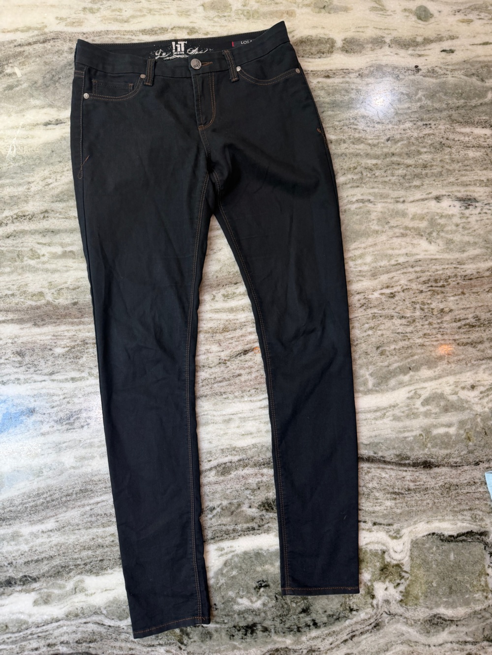 Women's Skinny Jeans Black
Size 29
31” Inseam